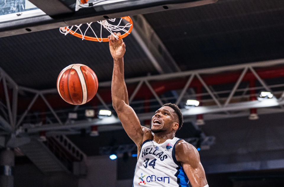 掀翻希腊队, 意大利缩小, news